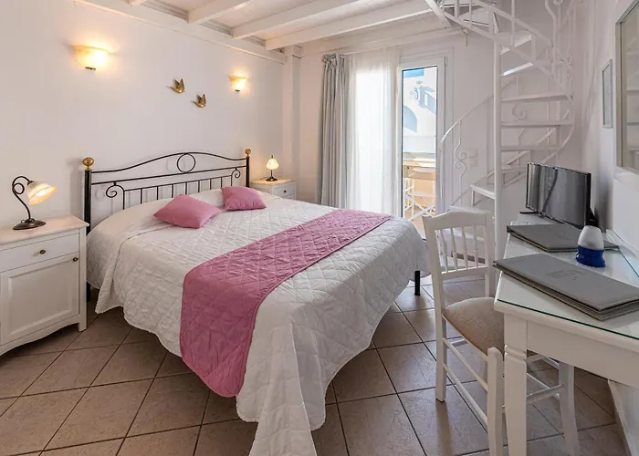 Reverie Santorini 4*