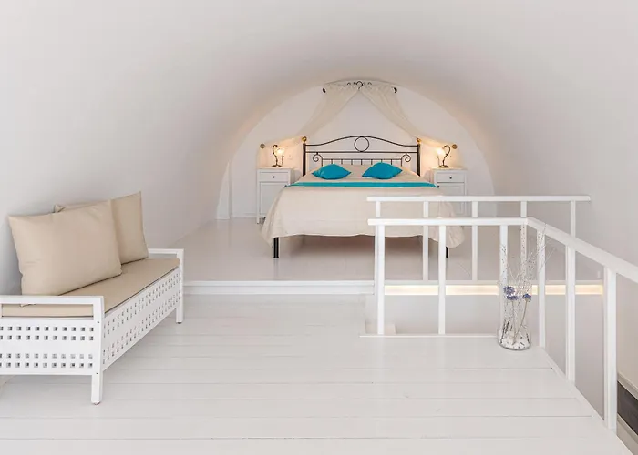 Reverie Santorini Firostefani