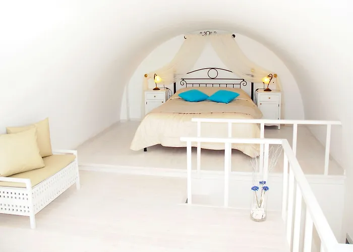 Reverie Santorini Firostefani