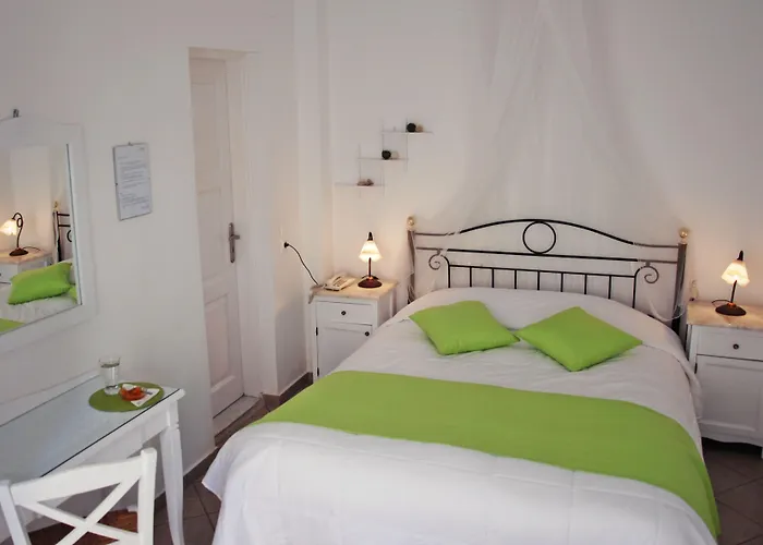 Reverie Santorini 4*