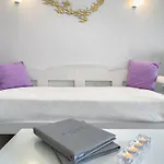 レヴリー サントリーニ アパートホテル 4*
