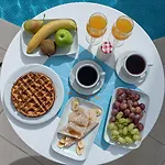 アパートホテル レヴリー サントリーニ フィロステファニ