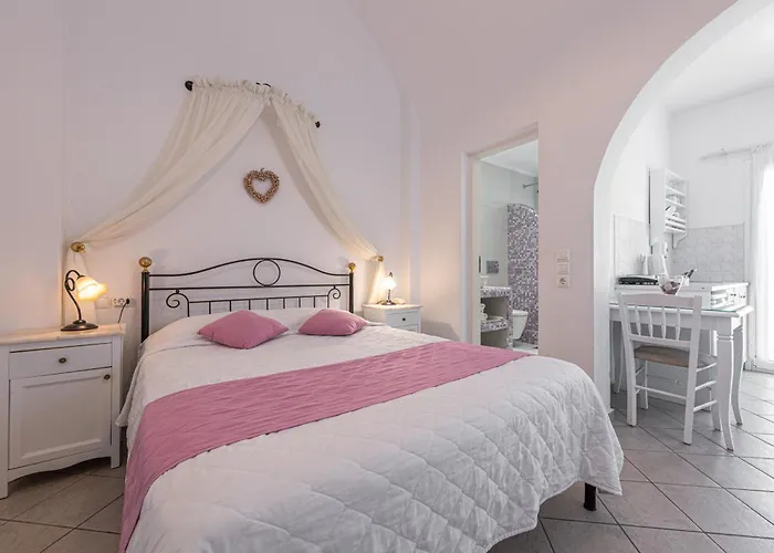 Reverie Santorini Aparthotel 4*