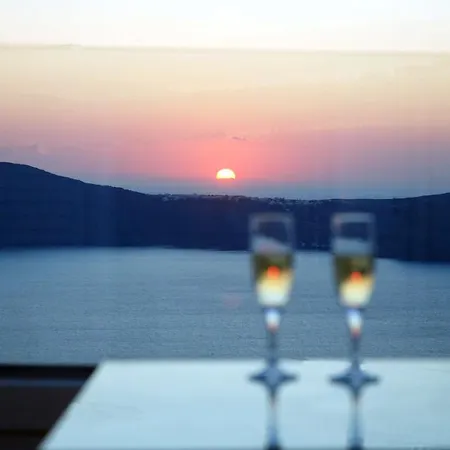 Reverie Santorini 3*