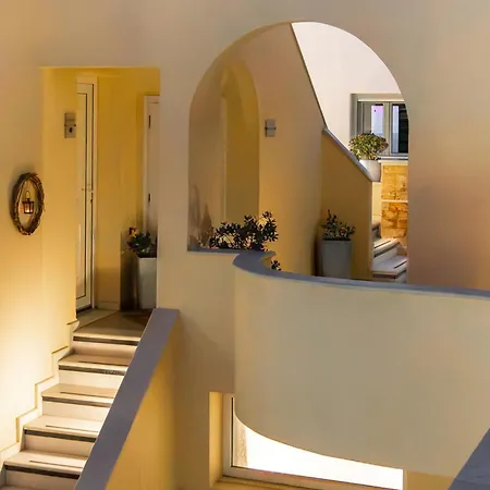 Reverie Santorini Apartahotel 3*