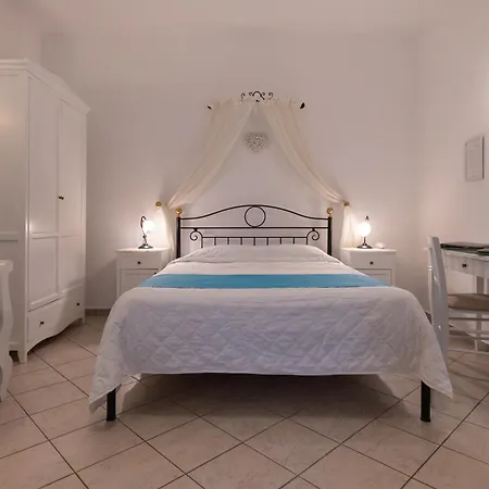 Reverie Santorini Firostefani
