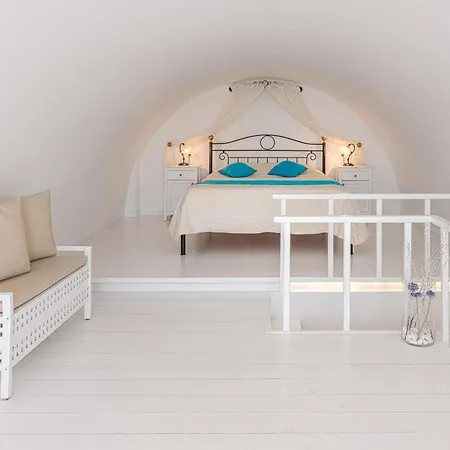 Reverie Santorini Firostefani