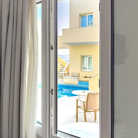Reverie Santorini Aparthotel 3*