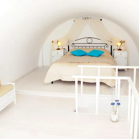 Reverie Santorini Φηροστεφάνι