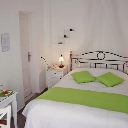 Reverie Santorini 4*