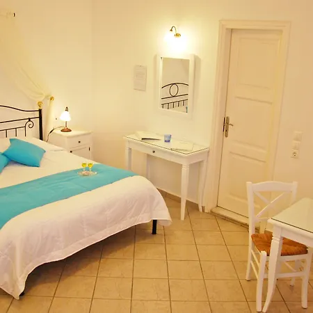 Ξενοδοχείο με διαμερίσματα Reverie Santorini 4*