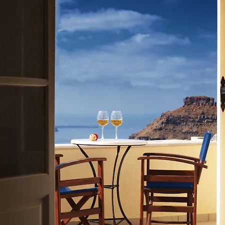 Ξενοδοχείο με διαμερίσματα Reverie Santorini 4*