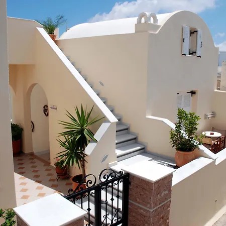 Ξενοδοχείο με διαμερίσματα Reverie Santorini 4*