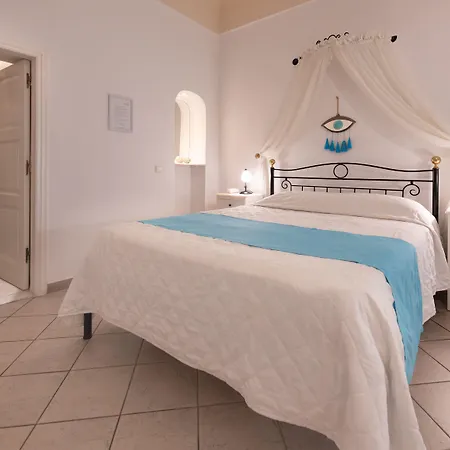 Reverie Santorini 4*