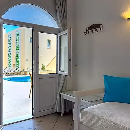 Reverie Santorini Aparthotel 4*