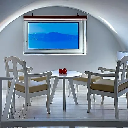 Reverie Santorini Aparthotel 4*