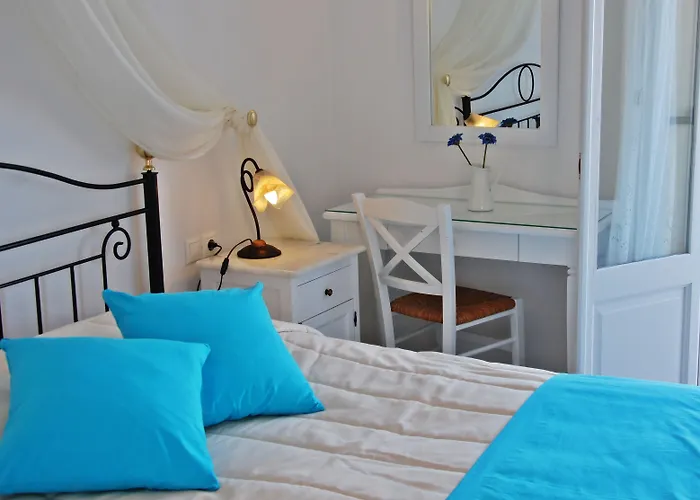 Reverie Santorini Фиростефани