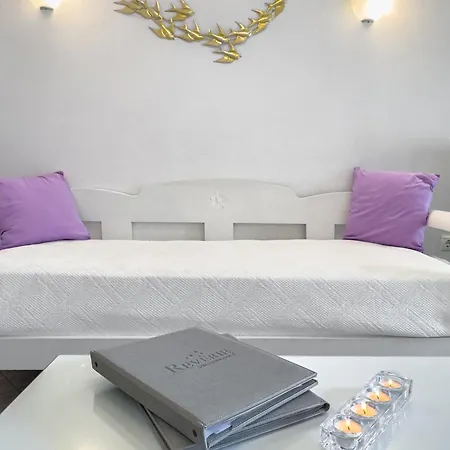 Reverie Santorini Aparthotel 4*
