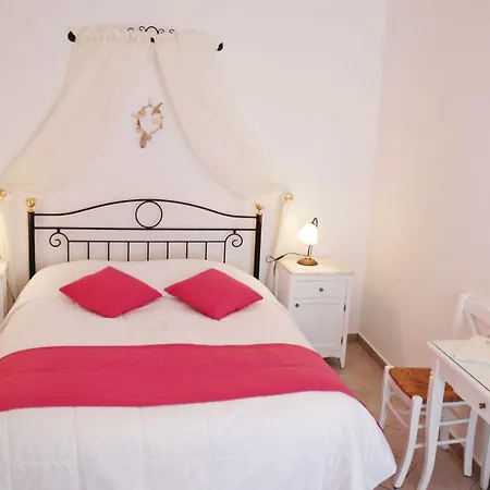 Reverie Santorini Firostefani