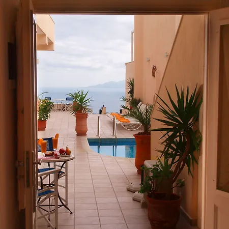Reverie Santorini Aparthotel Firostefani