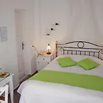 ريفيريا سانتوريني 4*