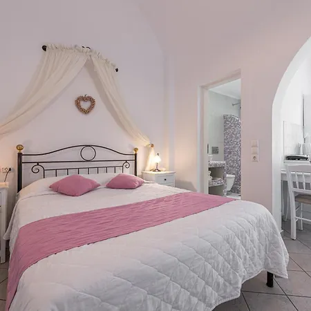 Reverie Santorini Lägenhetshotell 4*
