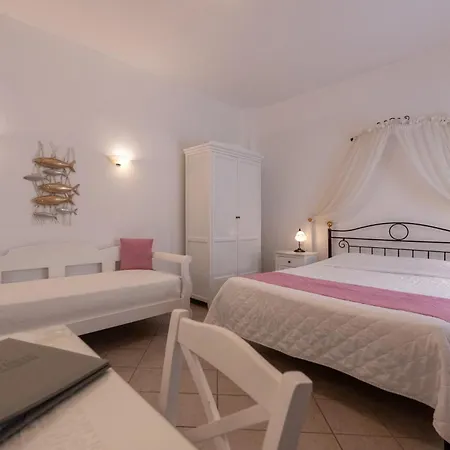Reverie Santorini Lägenhetshotell 4*