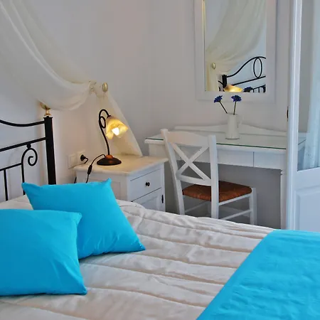 Reverie Santorini Firostefani