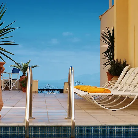 Reverie Santorini Lägenhetshotell Firostefani