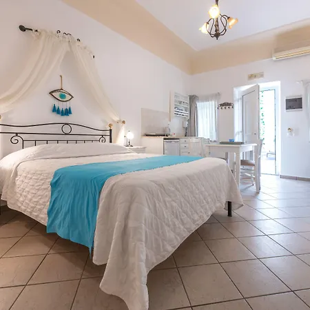 Reverie Santorini Lägenhetshotell 4*